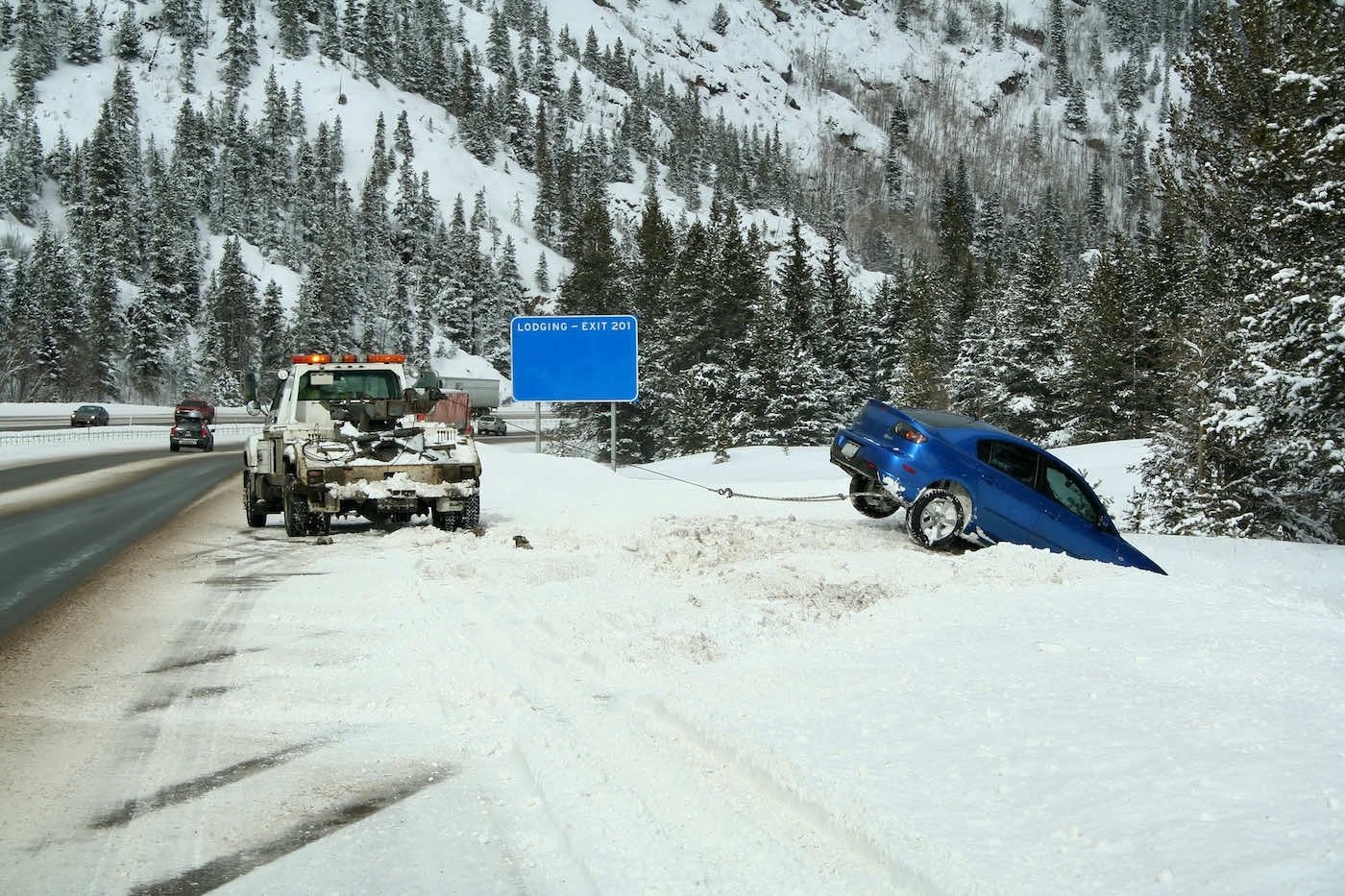 Halifax-Towing-wiching-out-of-snow-back